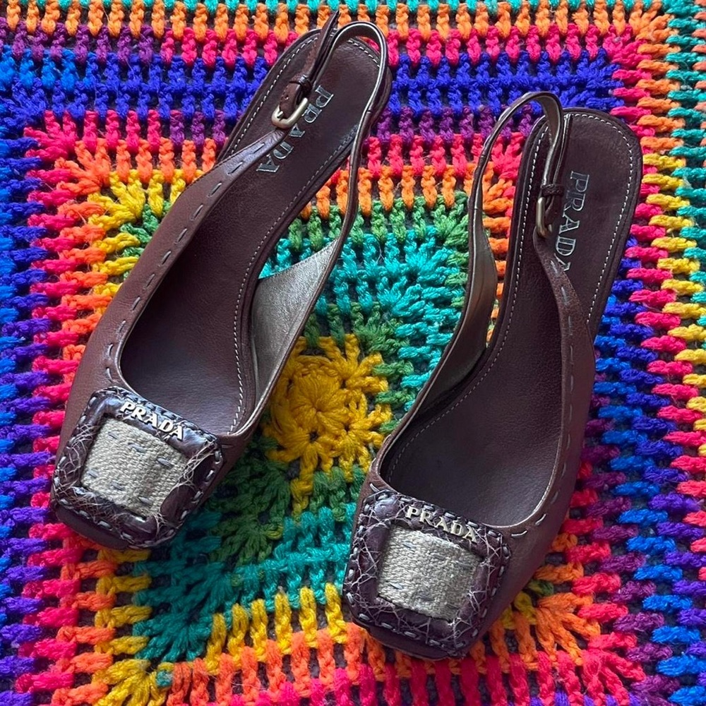 Vintage 90s Prada kitten heels ✨